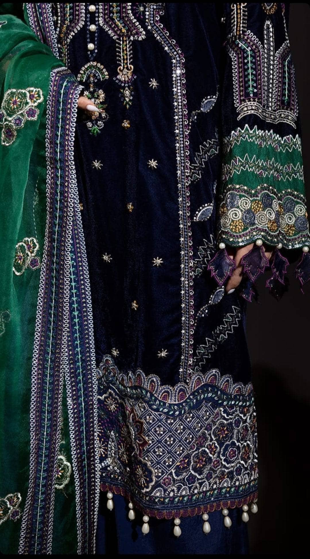 img_nureh_maya_velvet_awwal_boutique