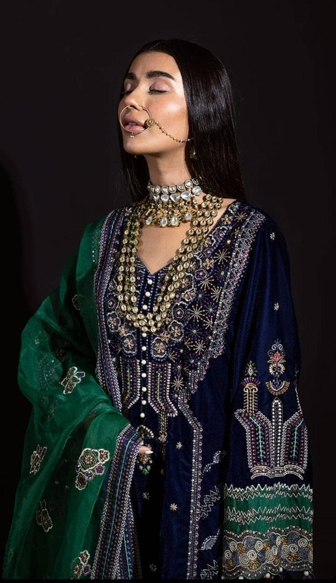 img_nureh_maya_velvet_awwal_boutique