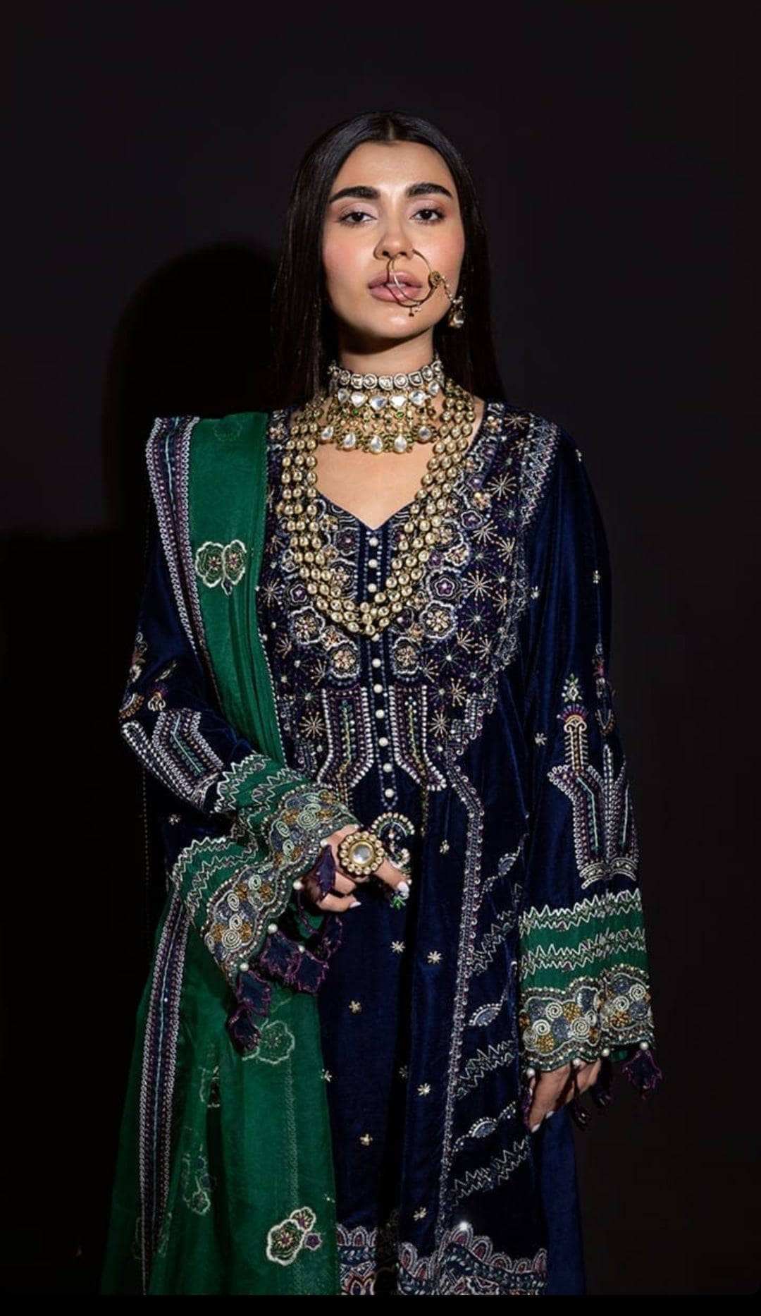 img_nureh_maya_velvet_awwal_boutique