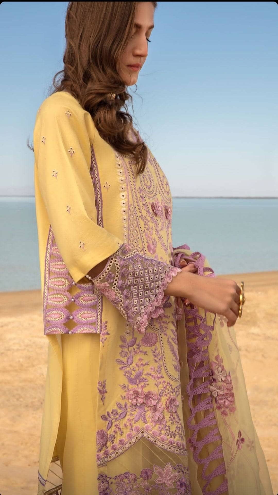 img_rang_rasiya_lawn_23_awwal_boutique