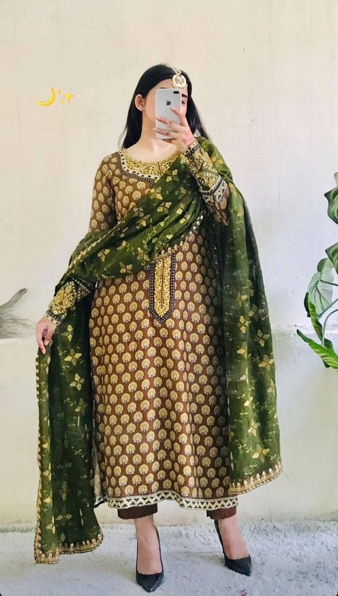 img_spotted_in_maria_b_linen_awwal_boutique