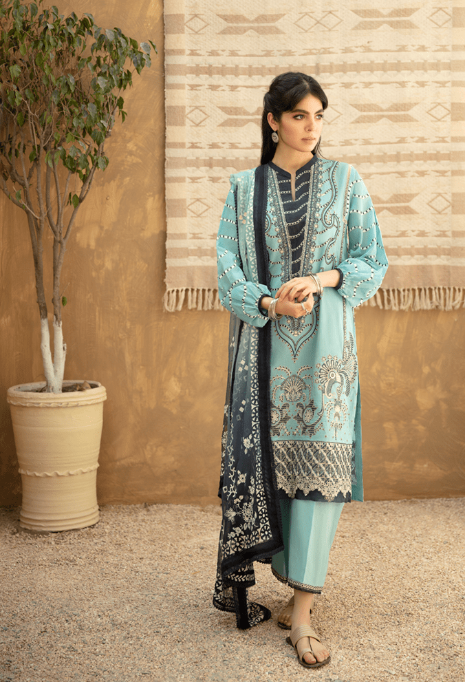 img_q_line_by_qalamkar_luxury_lawn_2021_awwal_boutique