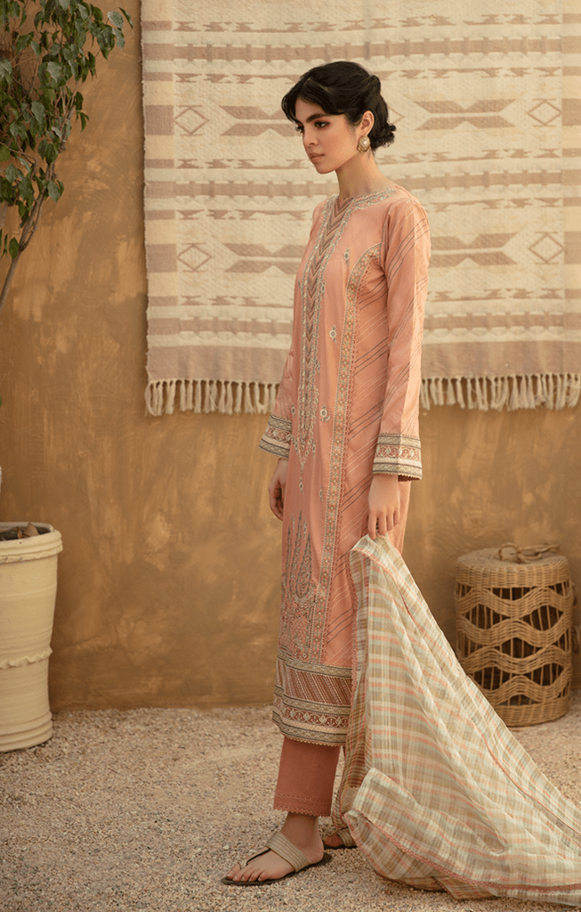 img_q_line_by_qalamkar_luxury_lawn_2021_awwal_boutique