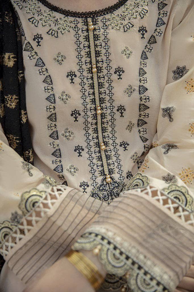 img_q_line_by_qalamkar_lawn_2021_awwal_boutique