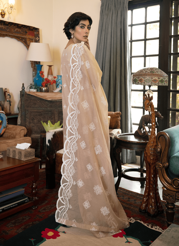 img_q_line_by_qalamkar_luxury_lawn_2021_awwal_boutique