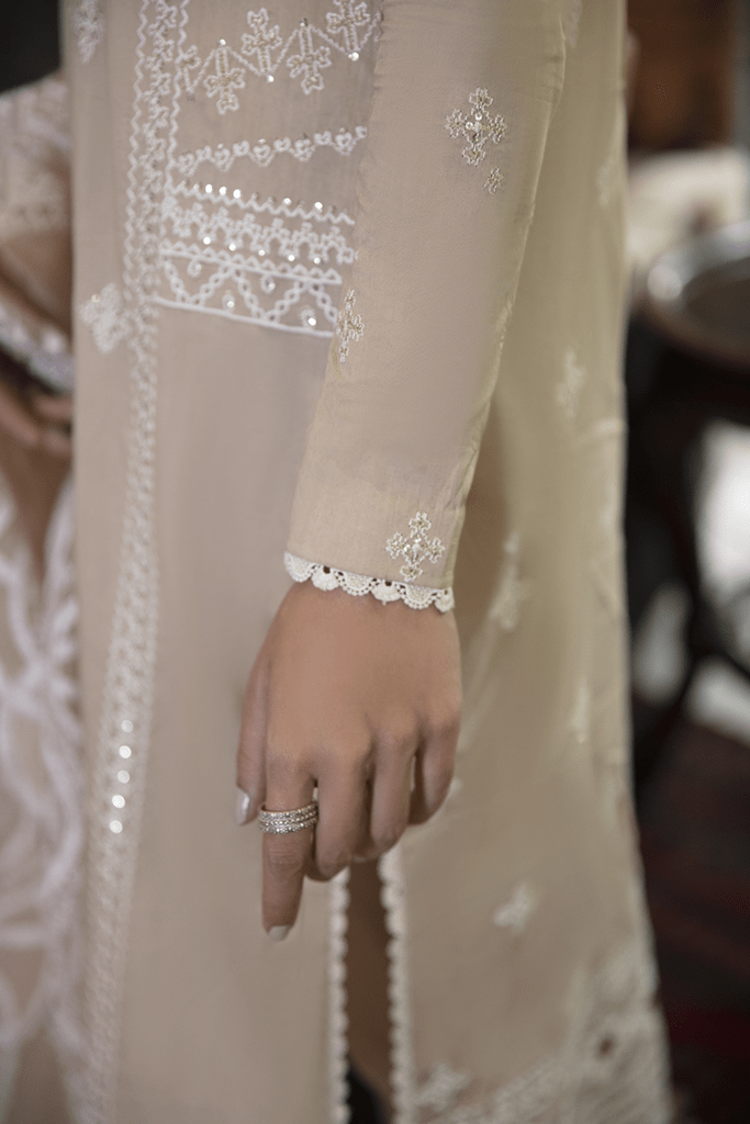 img_q_line_by_qalamkar_luxury_lawn_2021_awwal_boutique