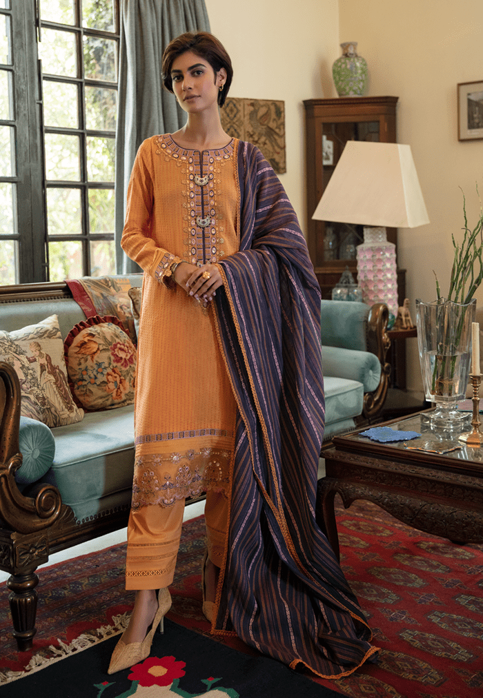 img_q_line_by_qalamkar_luxury_lawn_2021_awwal_boutique