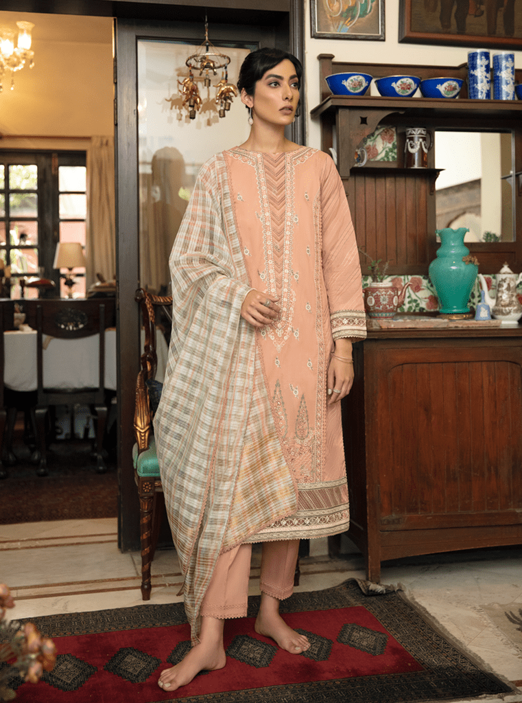 img_q_line_by_qalamkar_luxury_lawn_2021_awwal_boutique