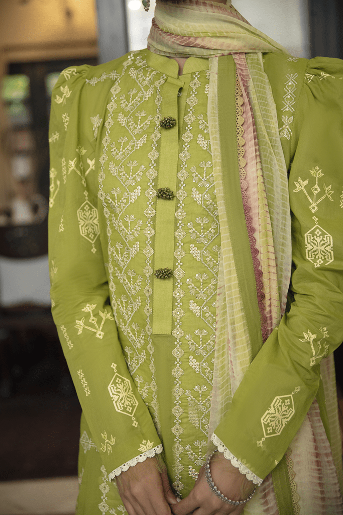 img_q_line_by_qalamkar_luxury_lawn_2021_awwal_boutique