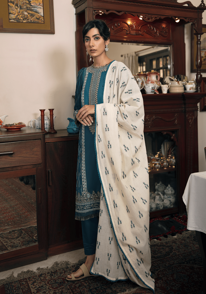 img_q_line_by_qalamkar_luxury_lawn_2021_awwal_boutique