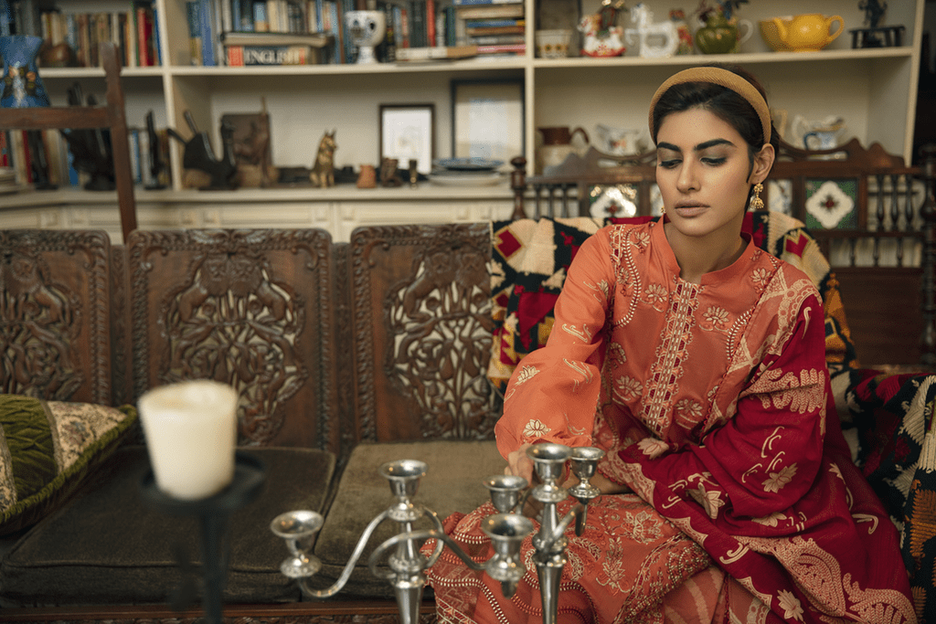 img_q_line_by_qalamkar_luxury_lawn_2021_awwal_boutique