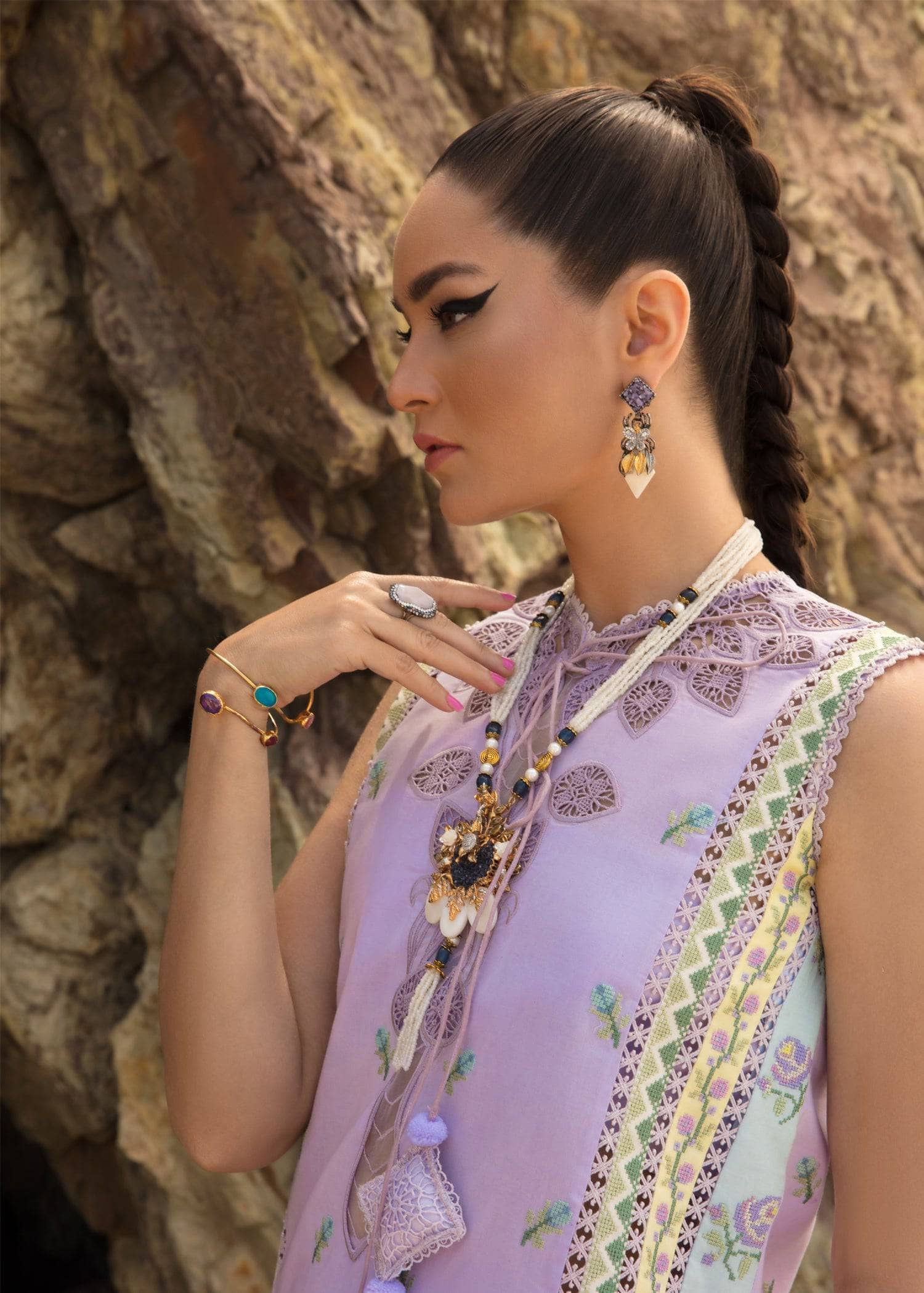 img_crimson_lawn_by_saira_shakira_awwal_boutique