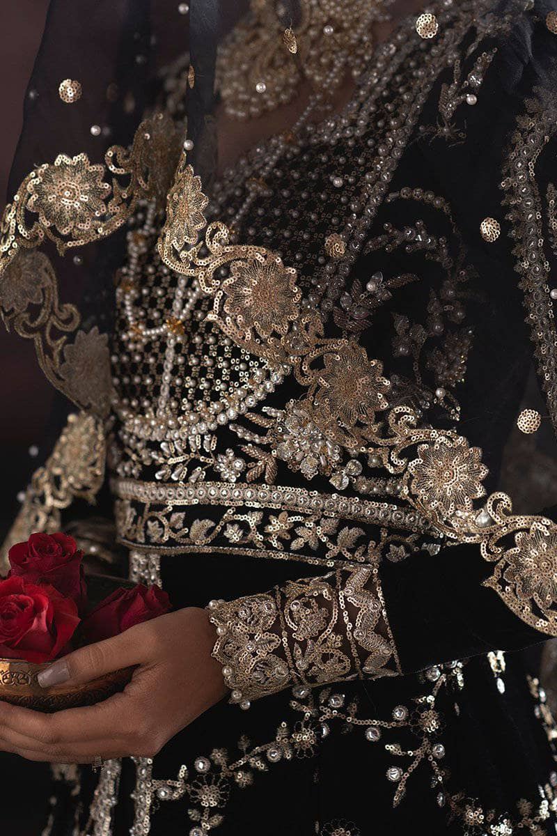 img_mushq_tehzeeb_velvet_edition_awwal_boutique