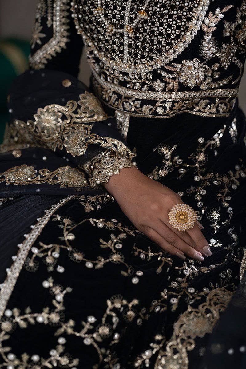 img_mushq_tehzeeb_velvet_edition_awwal_boutique