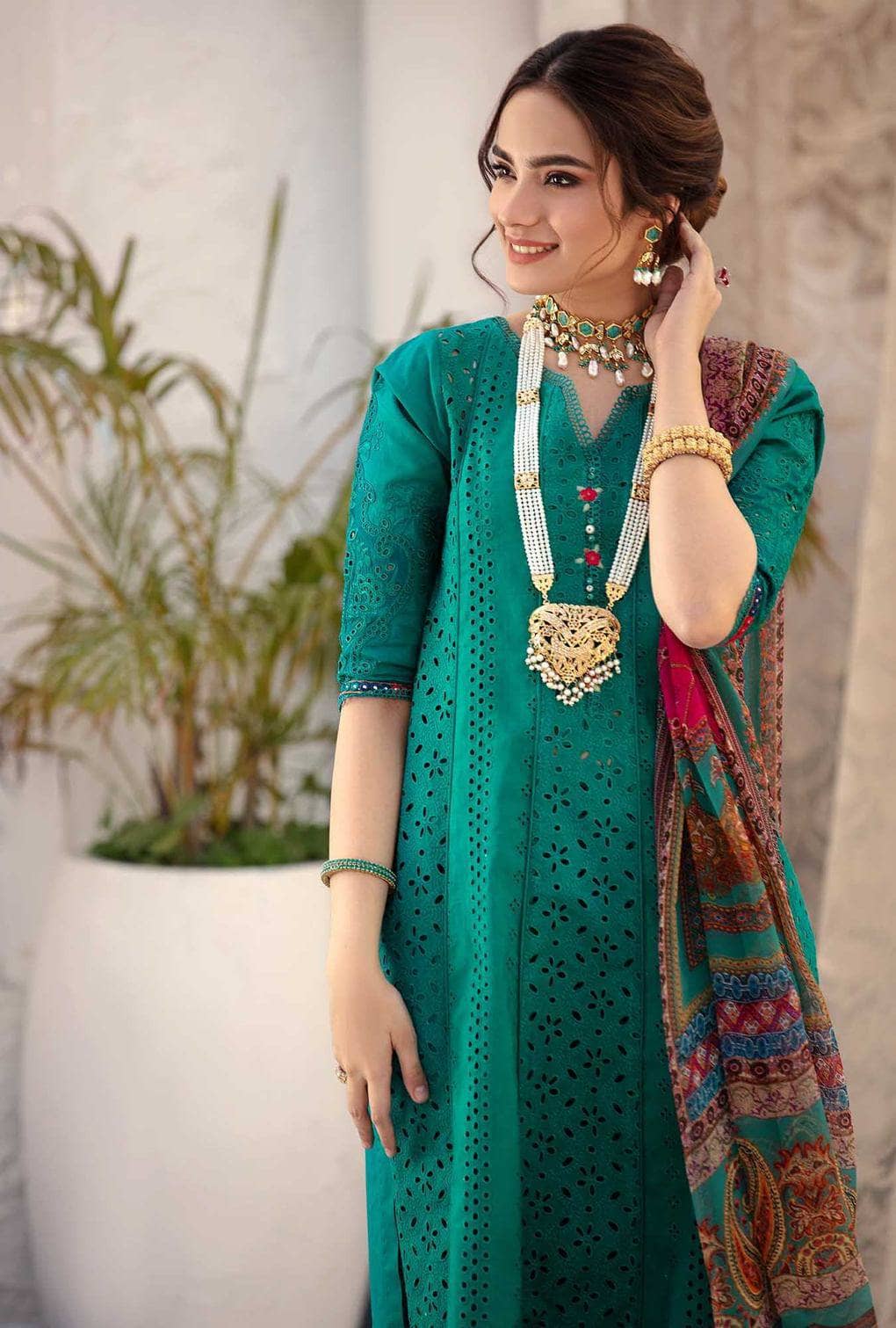 img_saadia_asad_eid_chikankari_lawn_2021_awwal_boutique