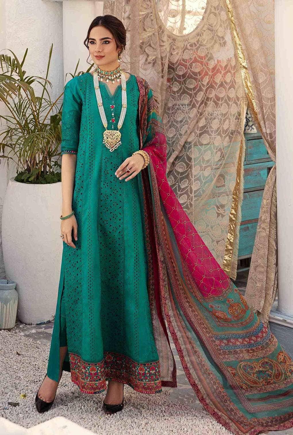 img_saadia_asad_eid_chikankari_lawn_2021_awwal_boutique