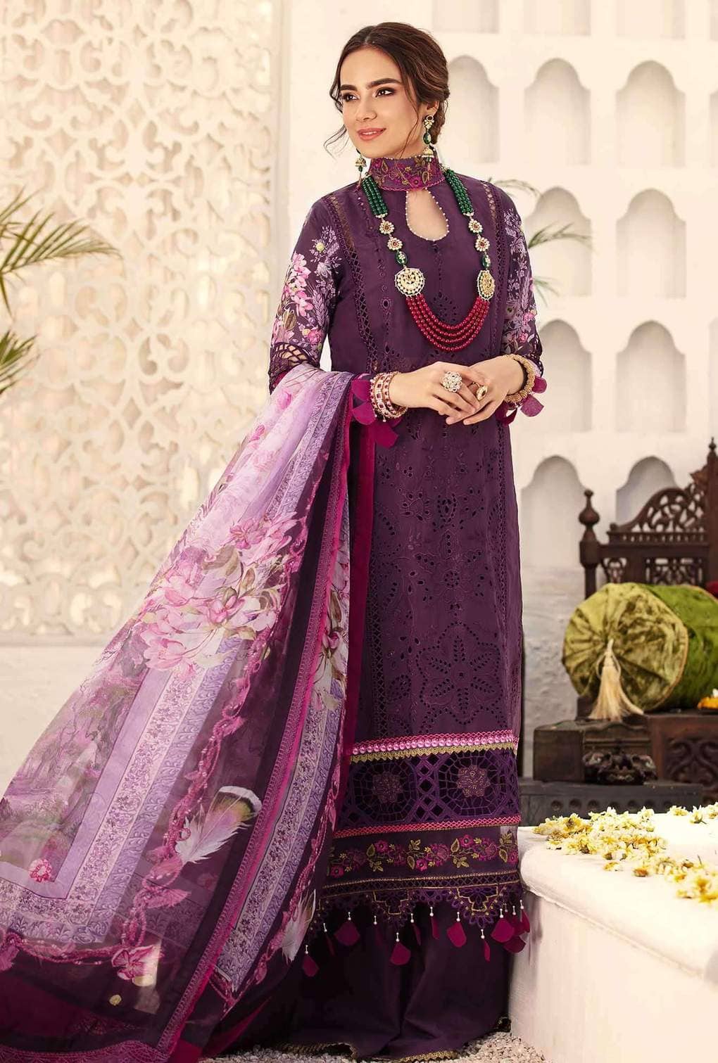 img_saadia_asad_eid_chikankari_lawn_2021_awwal_boutique