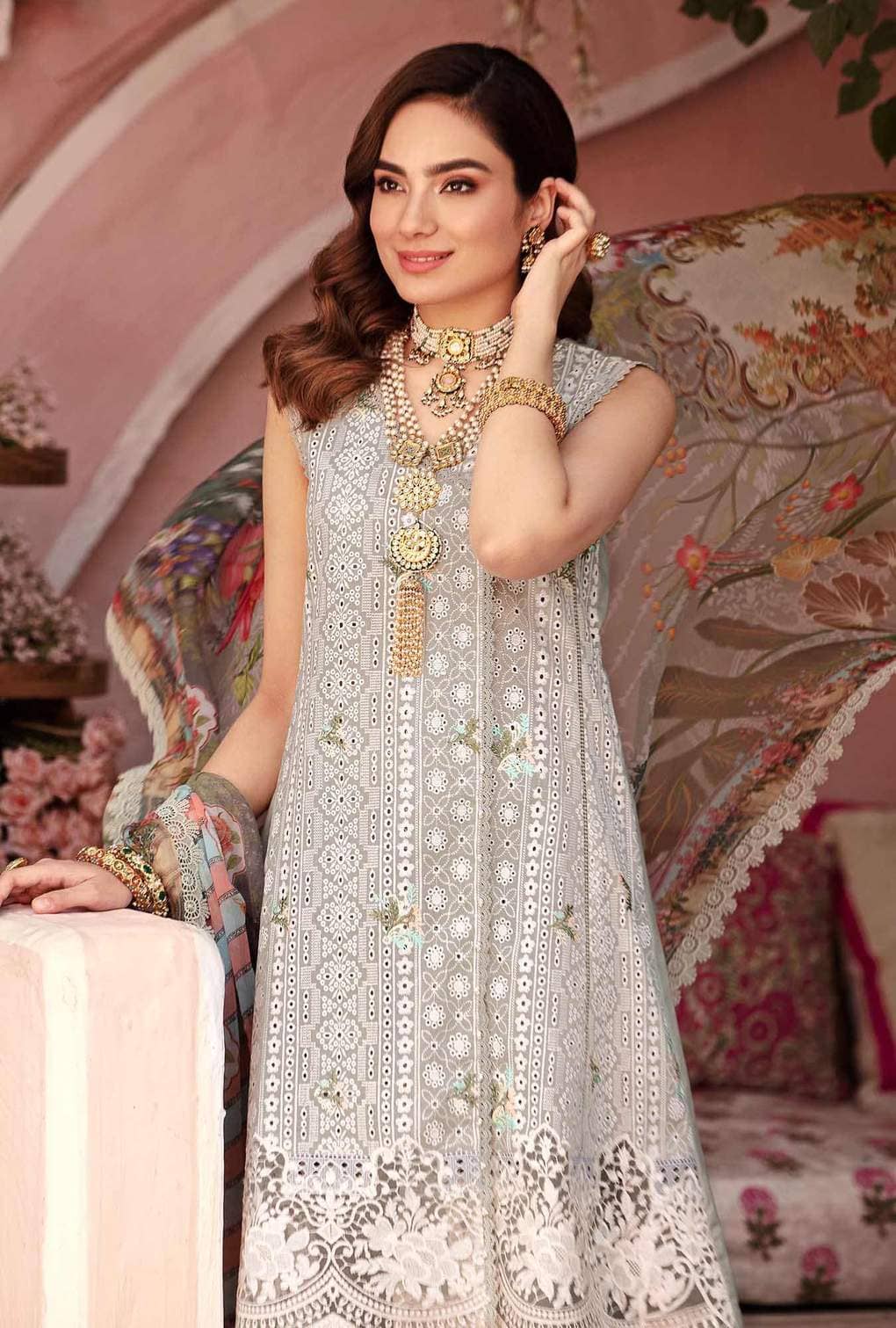 img_saadia_asad_eid_chikankari_lawn_2021_awwal_boutique