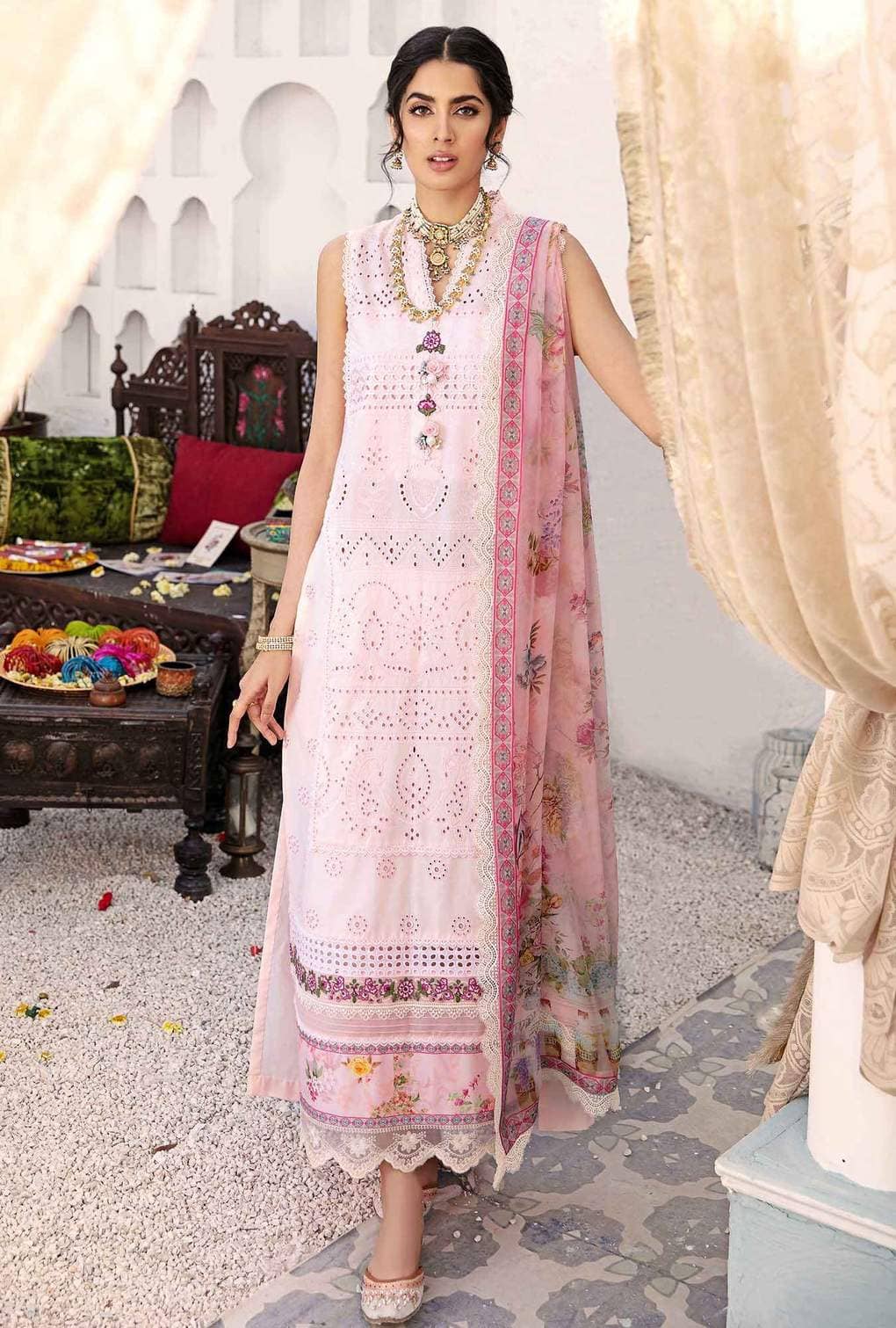img_saadia_asad_eid_chikankari_lawn_2021_awwal_boutique