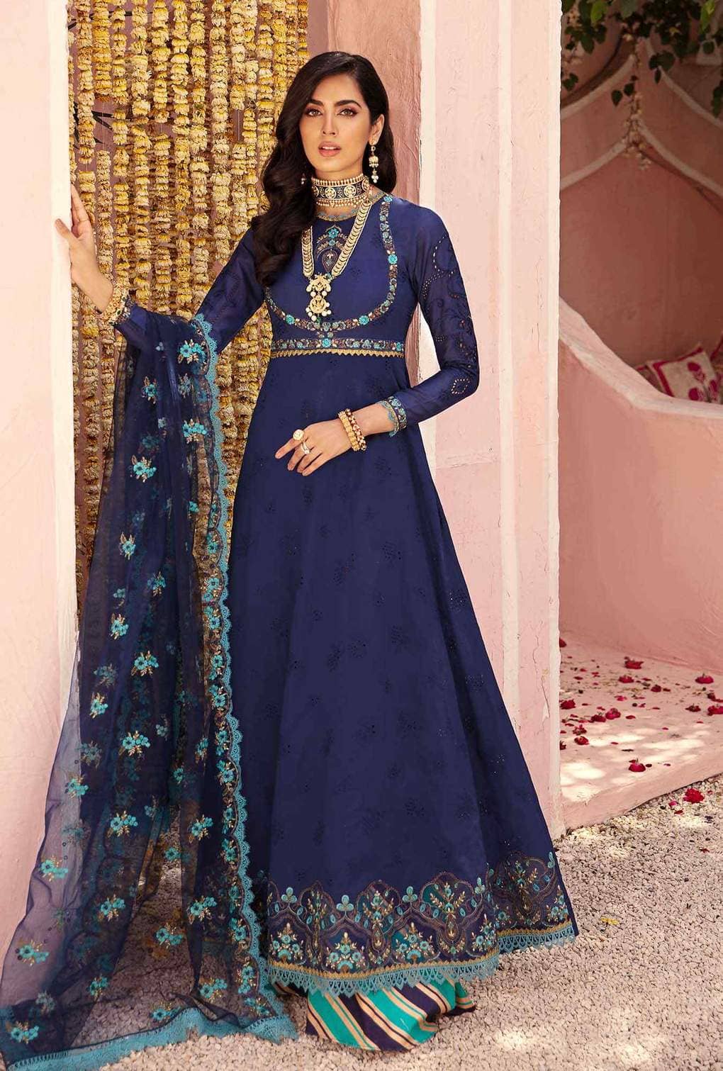 img_saadia_asad_eid_chikankari_lawn_2021_awwal_boutique