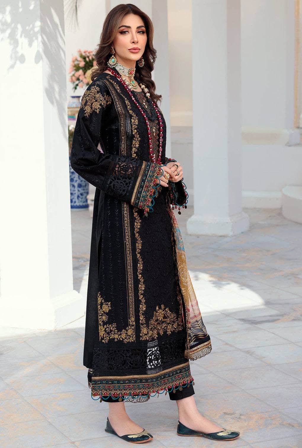 img_saadia_asad_chikankari_lawn_22_awwal_boutique