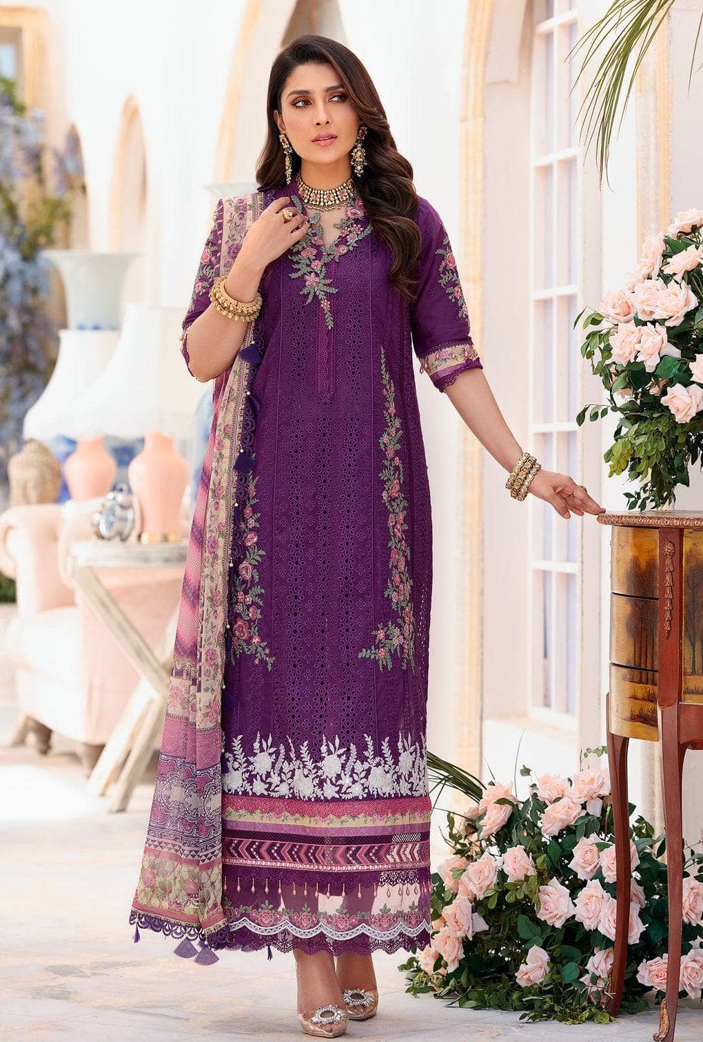 Img_saadia_asad_lawn_chikankari_awwal_boutique