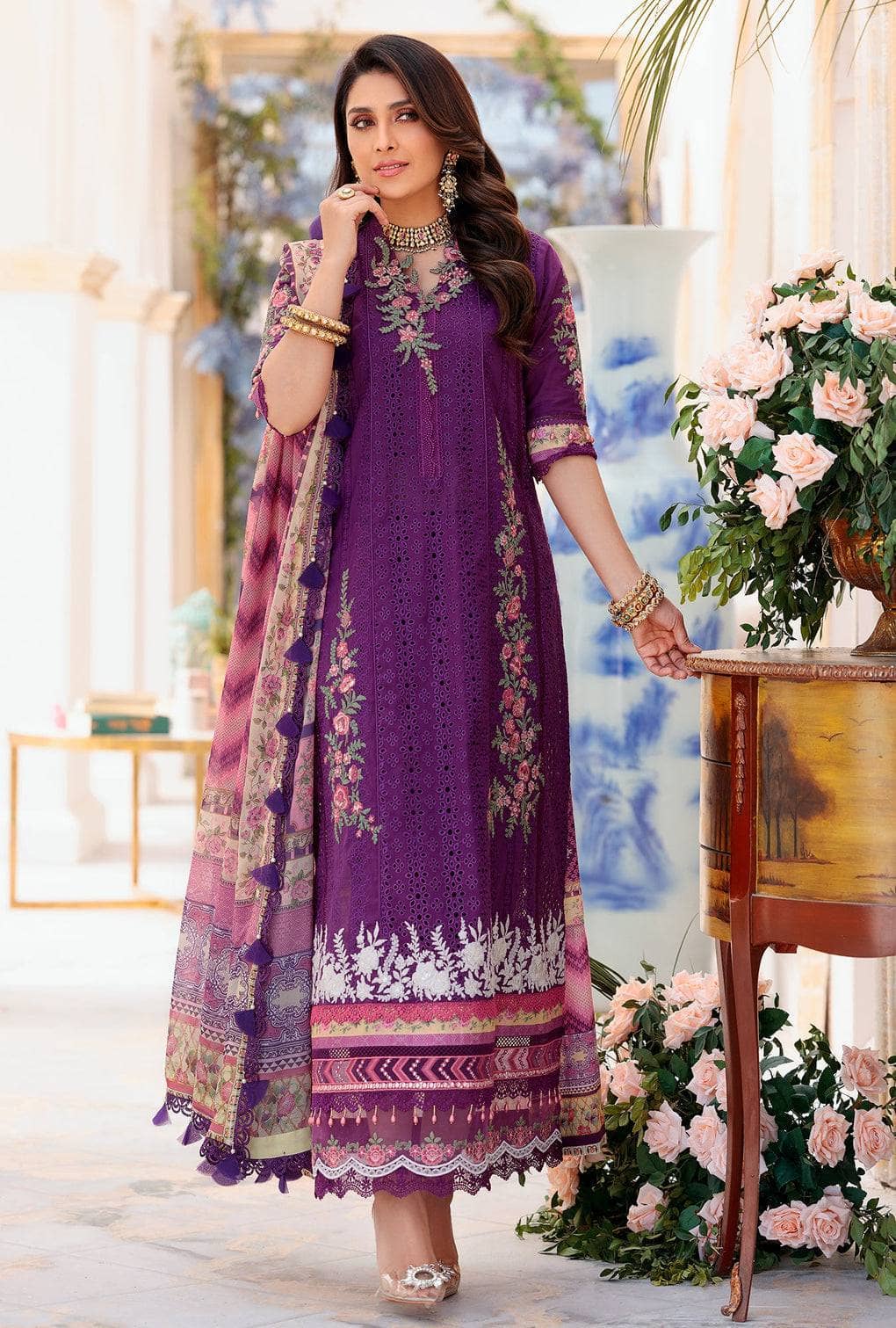 Img_saadia_asad_lawn_chikankari_awwal_boutique