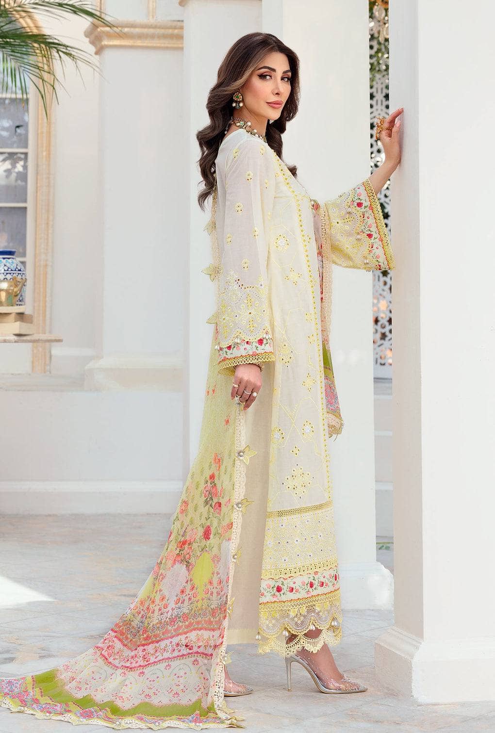 img_saadia_asad_chikankari_lawn_22_awwal_boutique