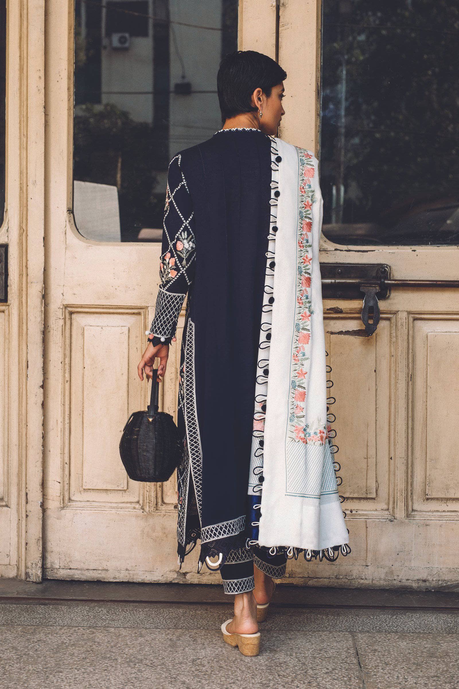 img_zaha_humrahi_winter_collection_awwal_boutique