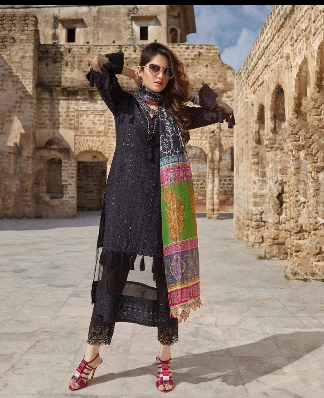 img_noor_textiles_chikankari_lawn_awwal_boutique