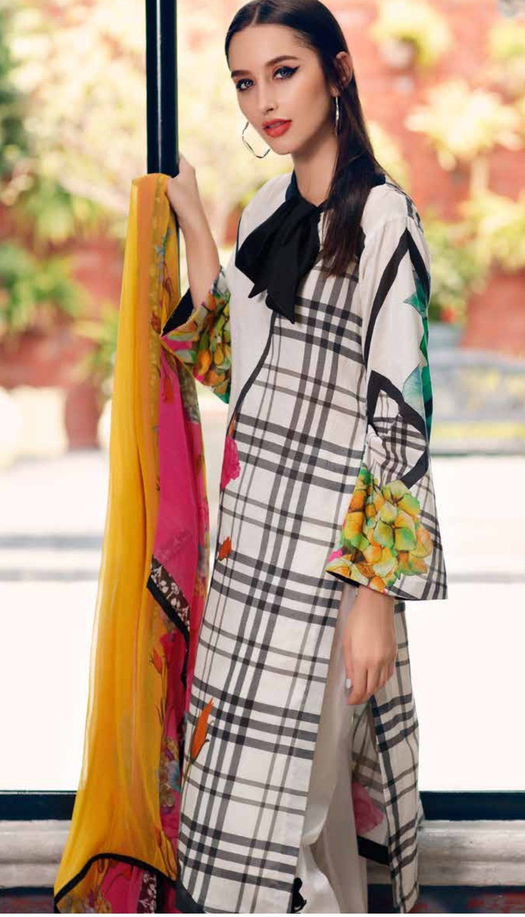 img_charizma_black_and_white_collection_awwal_boutiuqe