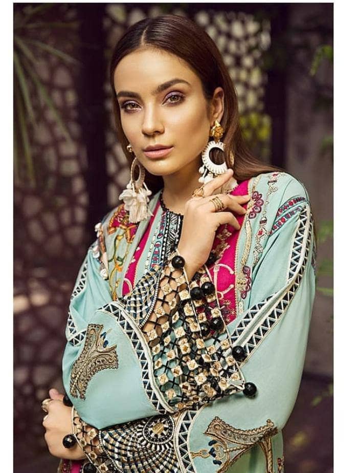 img_maryam_hussain_luxury_lawn_2021_awwal_boutique