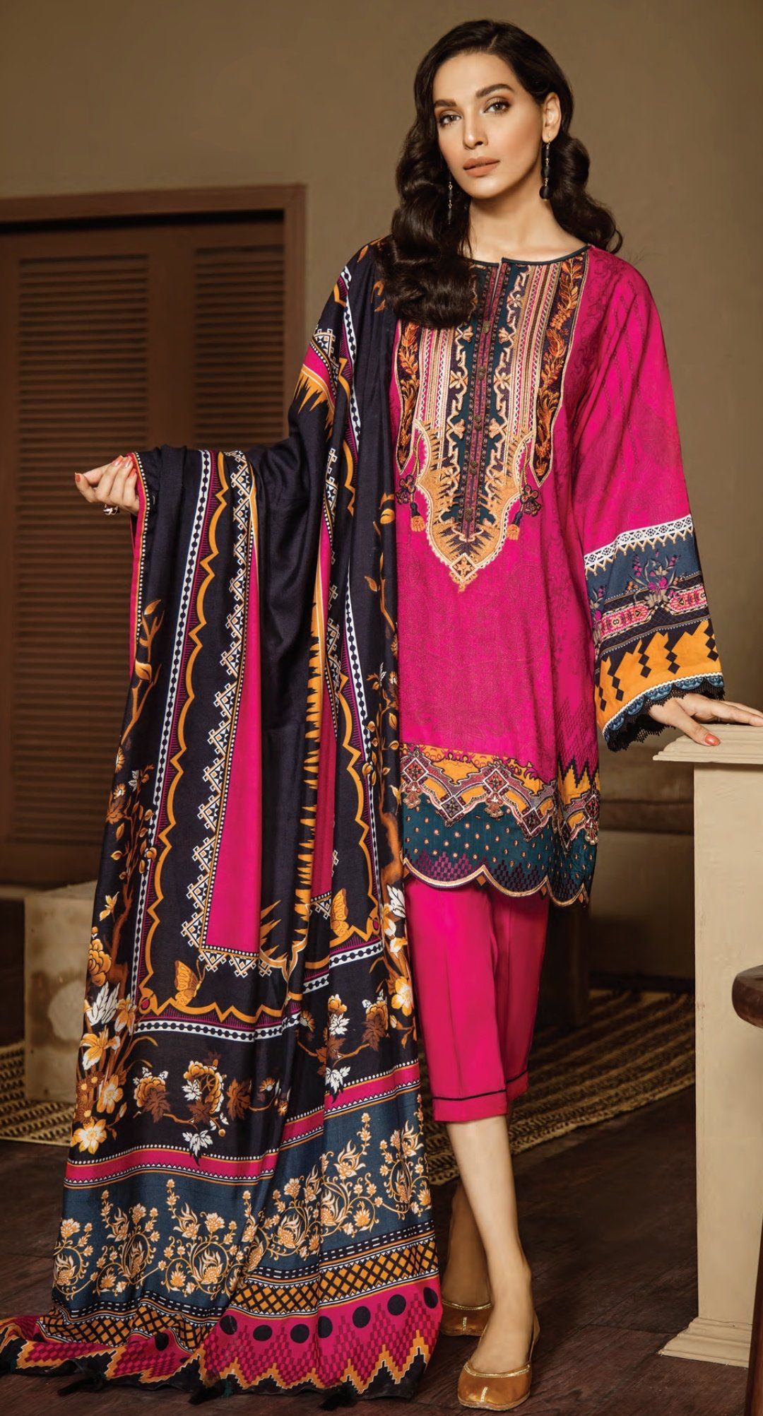 img_baroque_fuchsia_linen_collection_awwal_boutique
