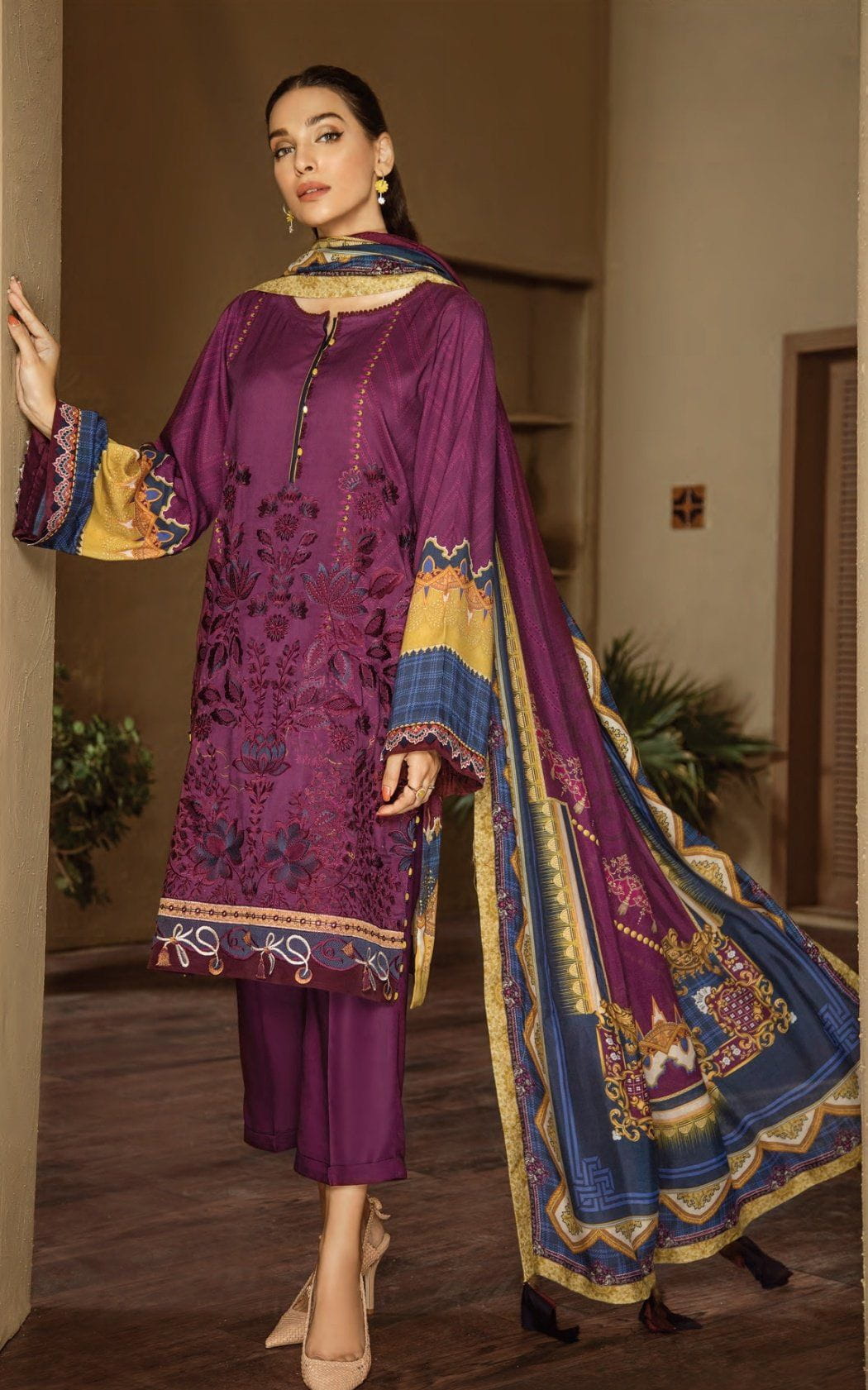 img_baroque_fuchsia_linen_collection_awwal_boutique