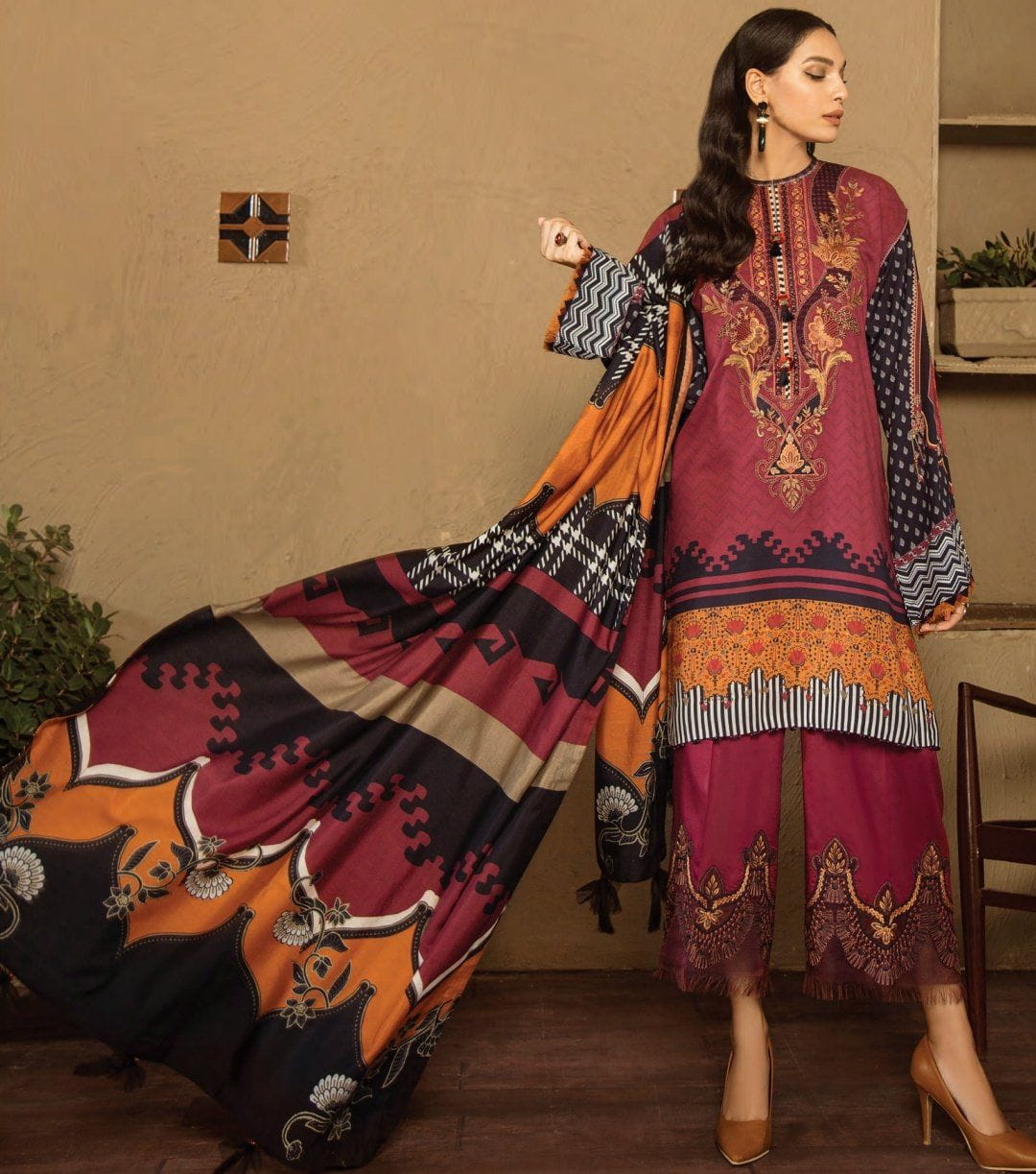 img_baroque_fuchsia_linen_collection_awwal_boutique