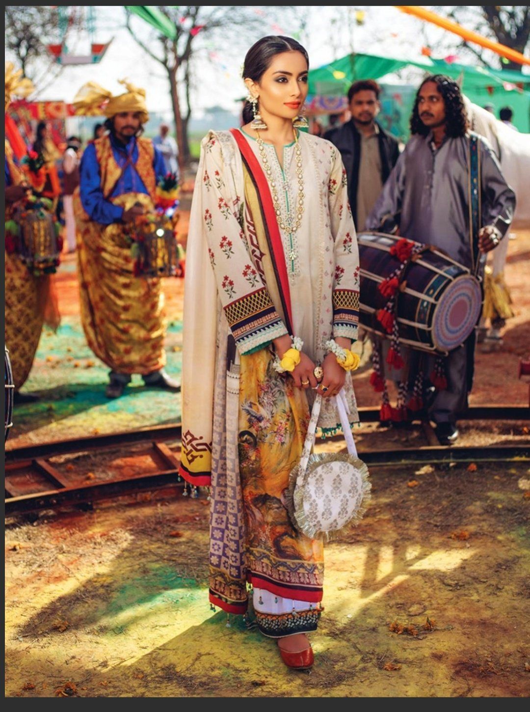 img_afsaneh_lawn_collection_awwal_boutique