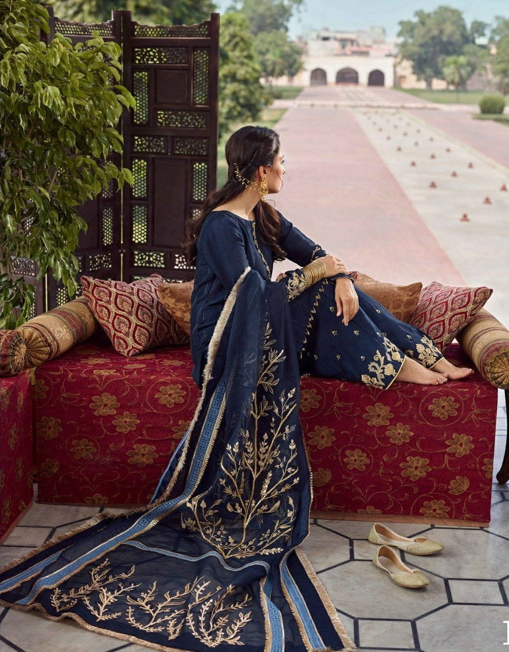 img_qalamkar_faiza_saqlain_chiffon_wedding_edition_awwal_boutique