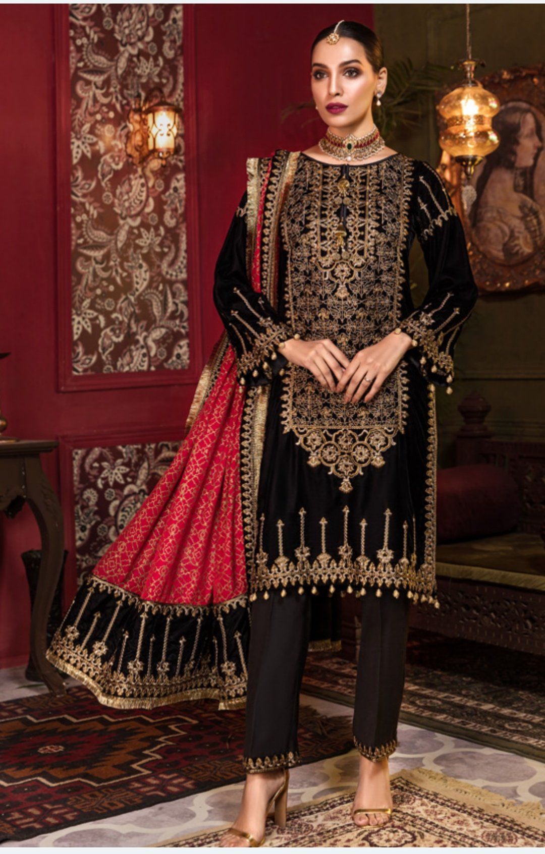 img_tehzeeb_by_mohagni_embroidered_velvet_wedding_collection_awwal_boutique
