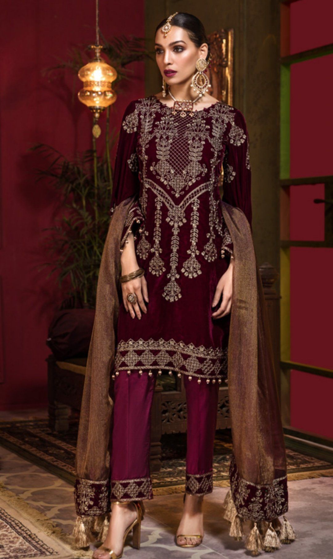 img_tehzeeb_by_mohagni_embroidered_velvet_wedding_collection_awwal_boutique