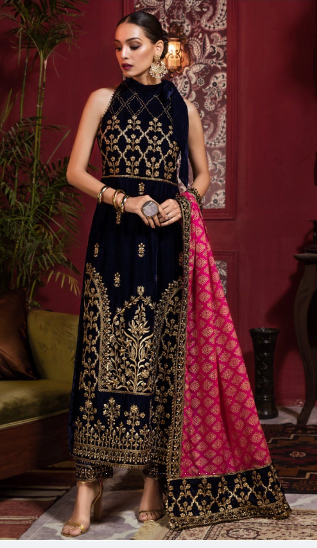 img_tehzeeb_by_mohagni_embroidered_velvet_wedding_collection_awwal_boutique