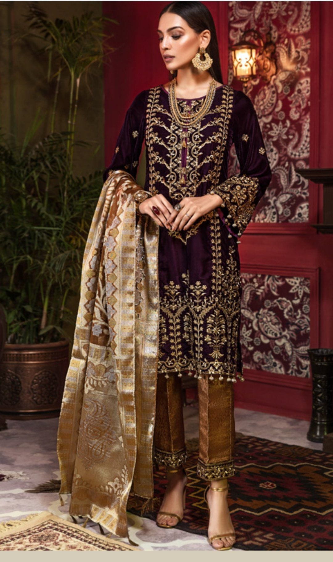 img_tehzeeb_by_mohagni_embroidered_velvet_wedding_collection_awwal_boutique