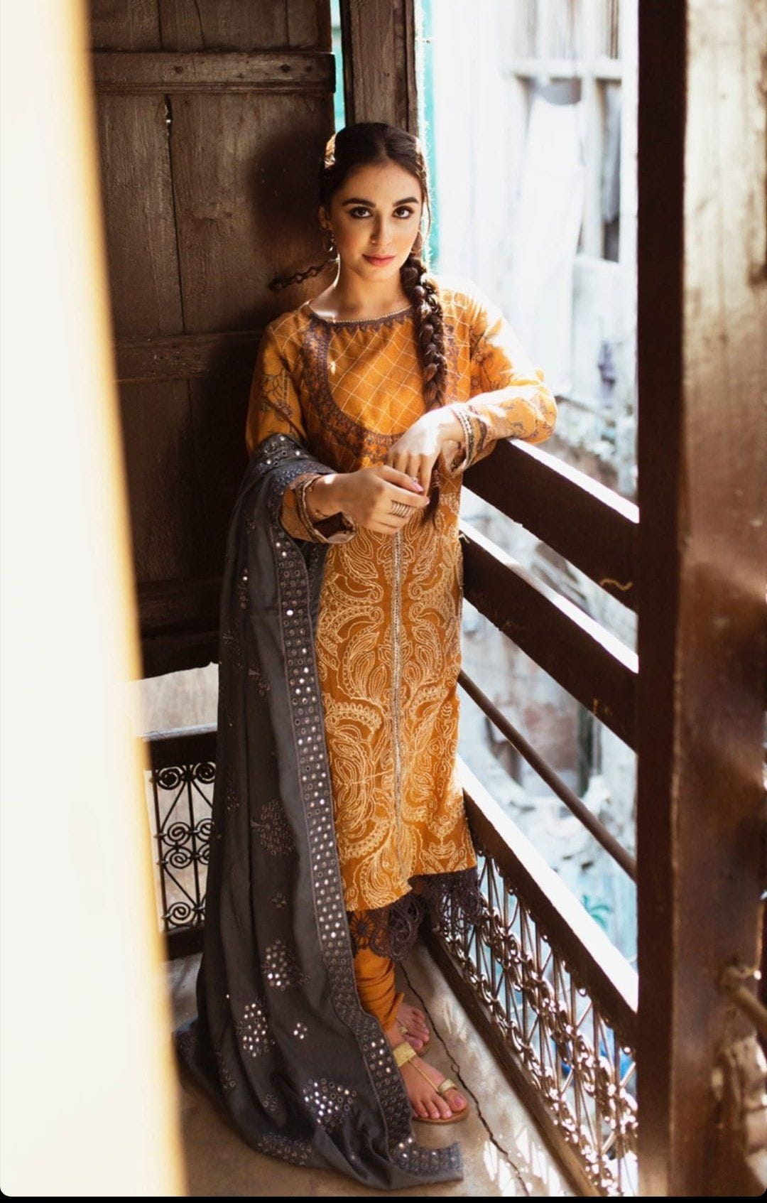 img_qalamkar_winter_shawls_collection_awwal_boutique