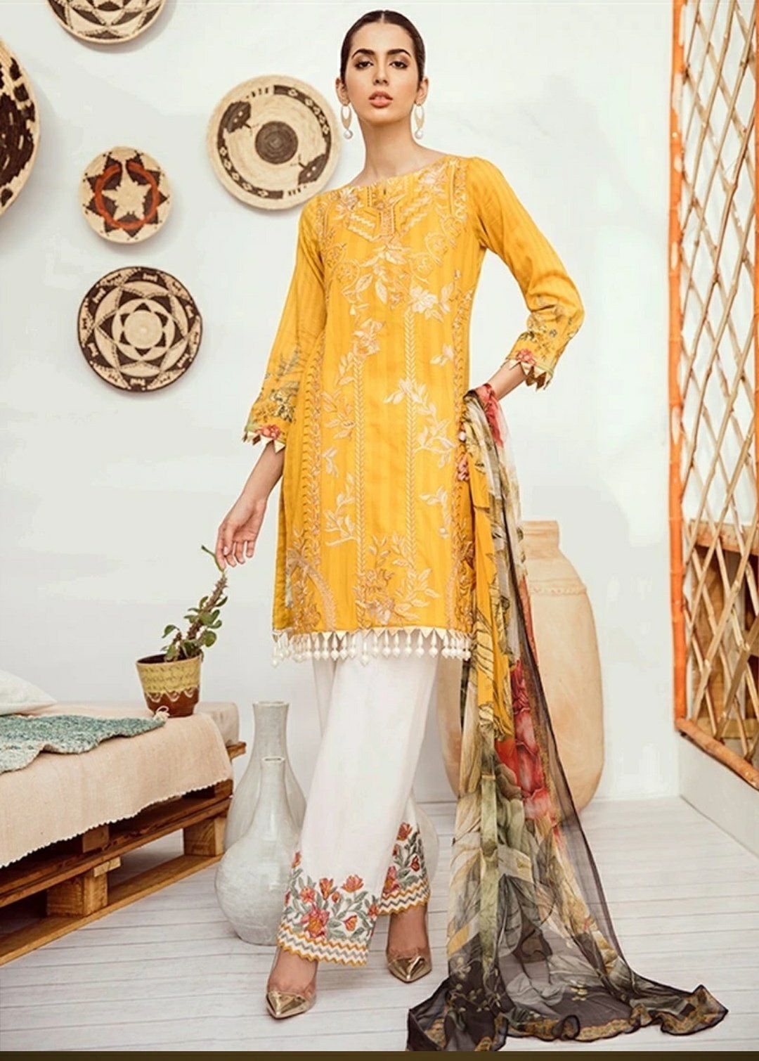 img_iznik_chinon_lawn_collection_awwal_boutique