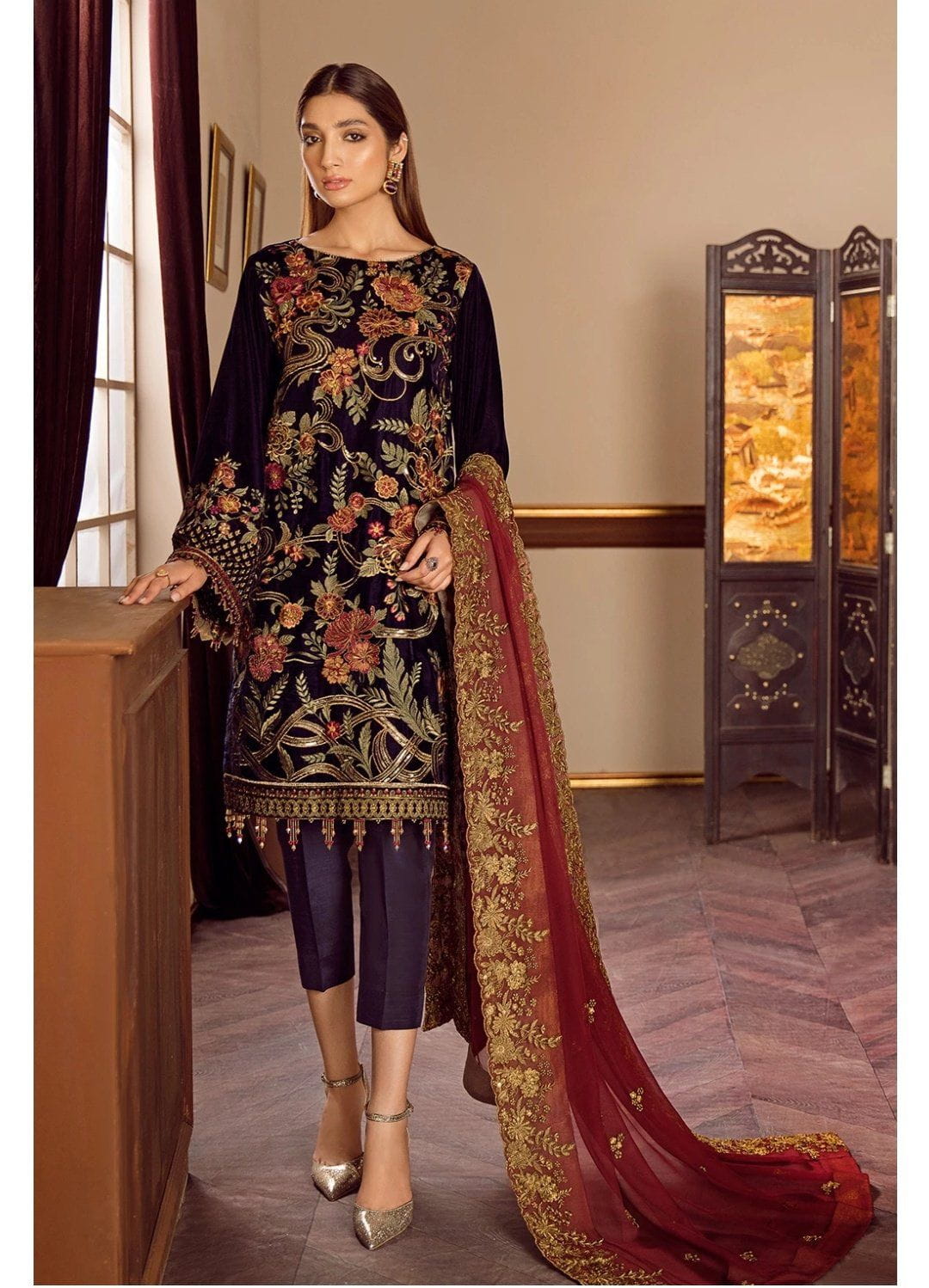 img_baroque_velvet_embroidered_collection_awwal_boutique