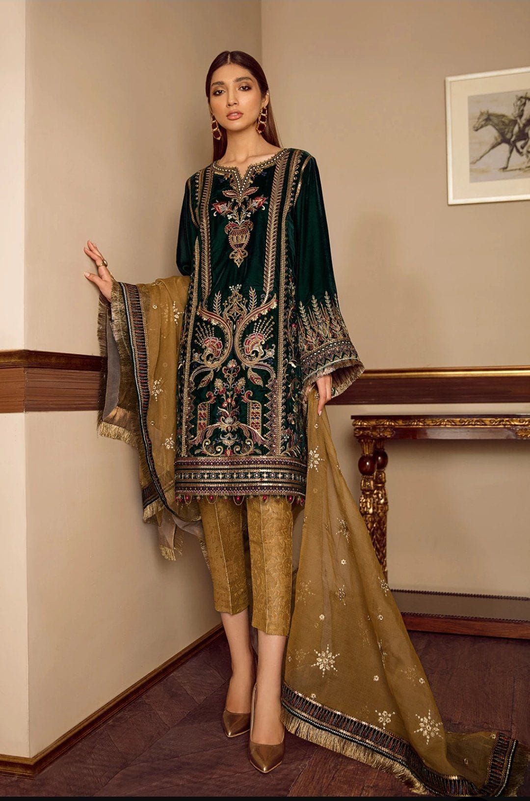 img_baroque_velvet_embroidered_collection_awwal_boutique