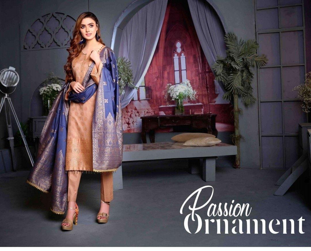 img_amna_sohail_cambric_banarsi_collection_awwal_boutique