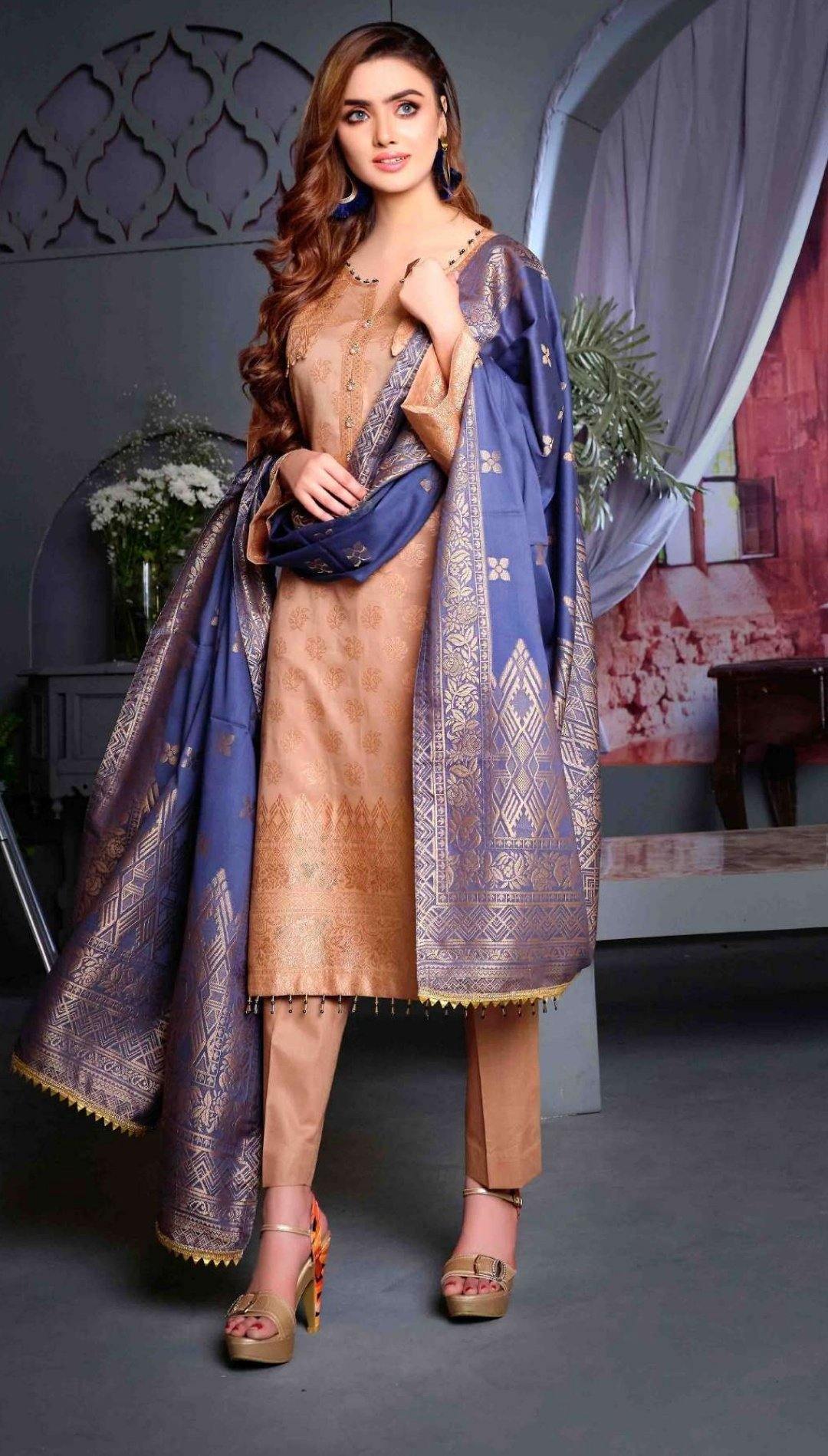 img_amna_sohail_cambric_banarsi_collection_awwal_boutique