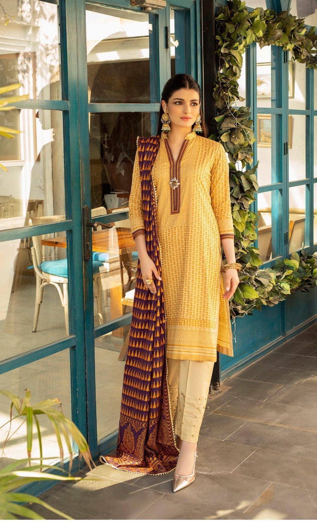 img_banarsi_printed_lawn_collection_awwal_boutique