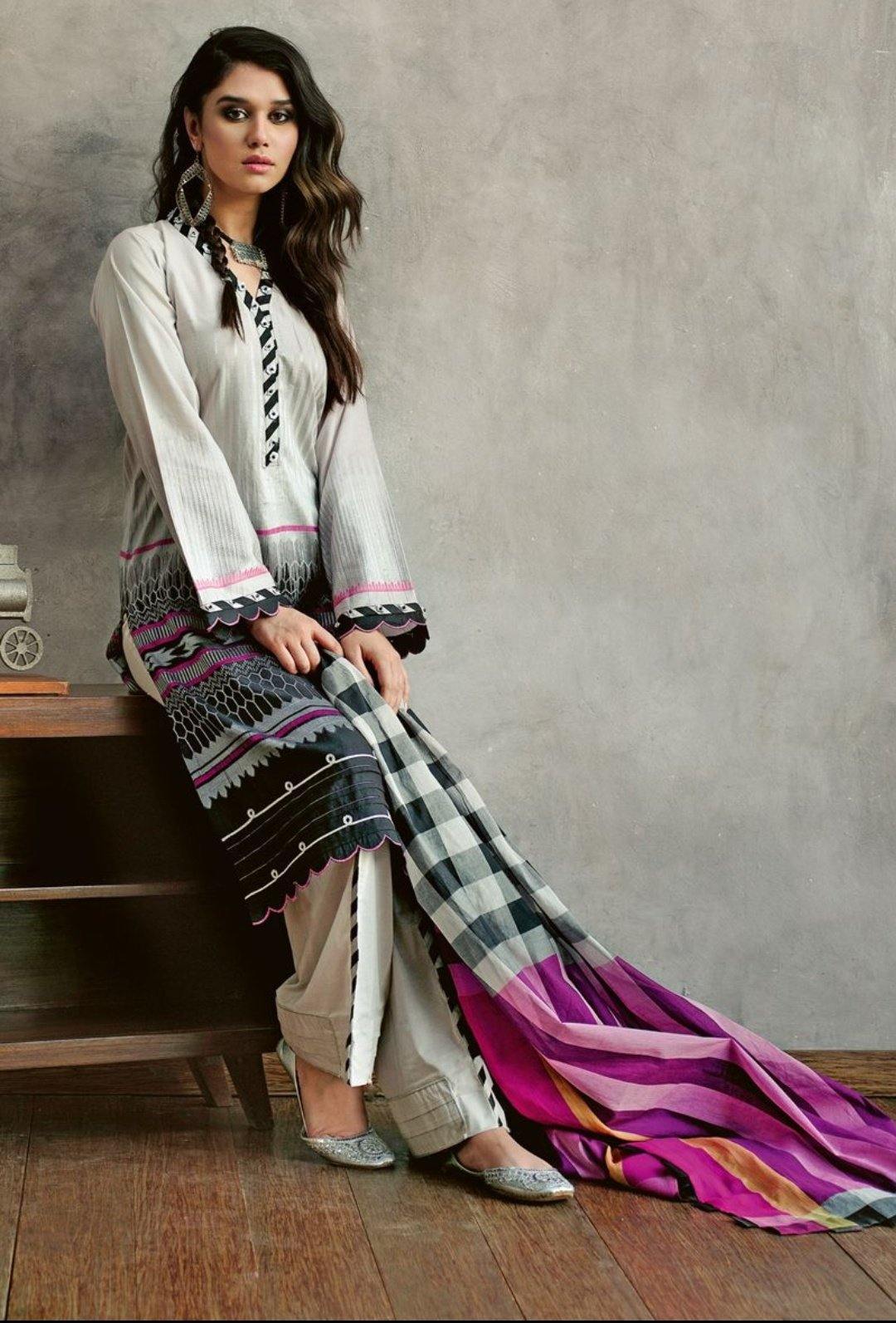 img_gul_ahmed_summer_premium_lawn_collection_awwal_boutique