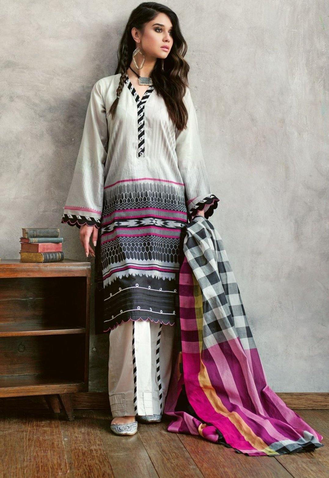 img_gul_ahmed_summer_premium_lawn_collection_awwal_boutique